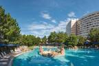 ヒルトン東京ベイの屋外プール「ガーデンプール」首都圏ホテル最大級、プールサイドで手ぶらBBQも