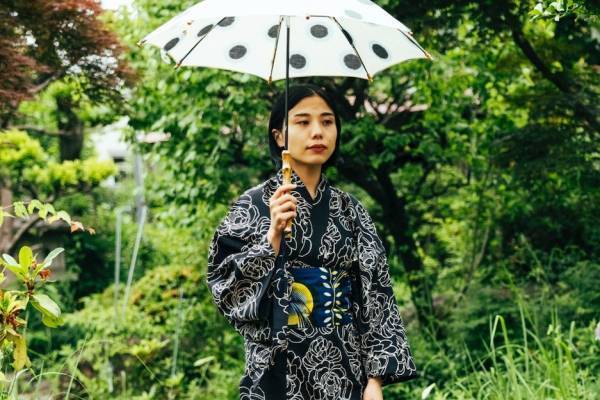 傳tutaeeのメンズ＆ウィメンズ浴衣、モノトーンの花柄や格子柄がビームス ジャパンに