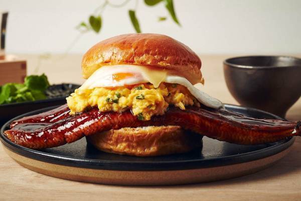 「エッグスラット」から夏限定の鰻エッグサンド、香ばしいタレ×発酵バター香るスクランブルエッグ