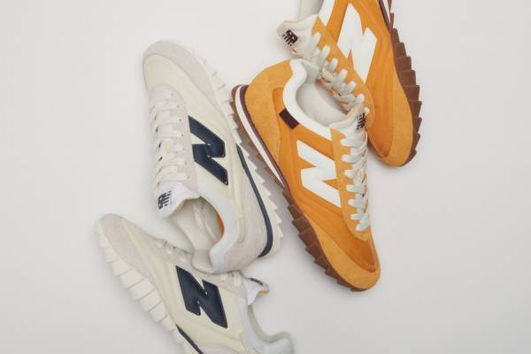 ニューバランス“レトロ”新スニーカー「RC30」にクラシックなマスタードカラー、米俳優とコラボ