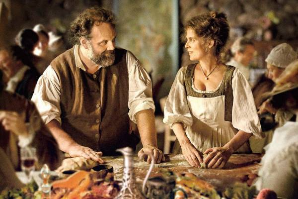 映画『デリシュ！』フランス革命前夜“世界初のレストラン”誕生秘話、宮廷を追われた料理人の食の革命