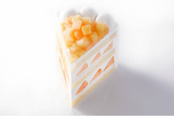 ホテルニューオータニ「新エクストラスーパーピーチショートケーキ」国産桃"丸ごと一個”使用の幻ケーキ