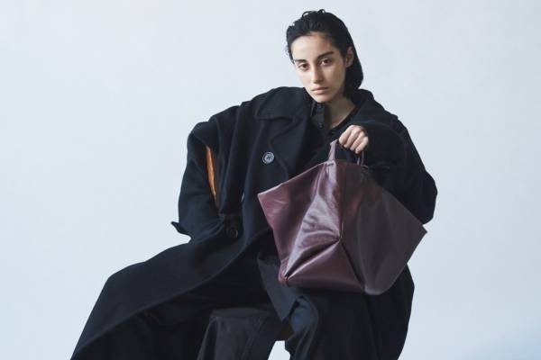 ディスコード ヨウジヤマモト新作レザーバッグ、“花のつぼみ”型3WAYバッグやドレス着想ショルダー