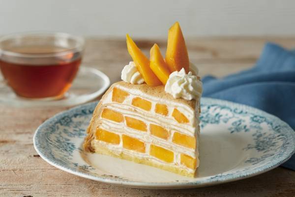 アフタヌーンティー・ラブアンドテーブル夏季限定「マンゴー＆白桃」のもちもちミルクレープ