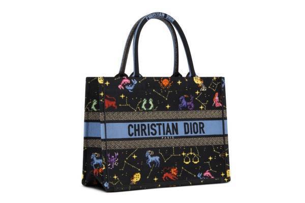 ディオール“ラッキーモチーフ”の新作、星座ピクセルアートバッグ＆スターを配した“レディ ディオール”