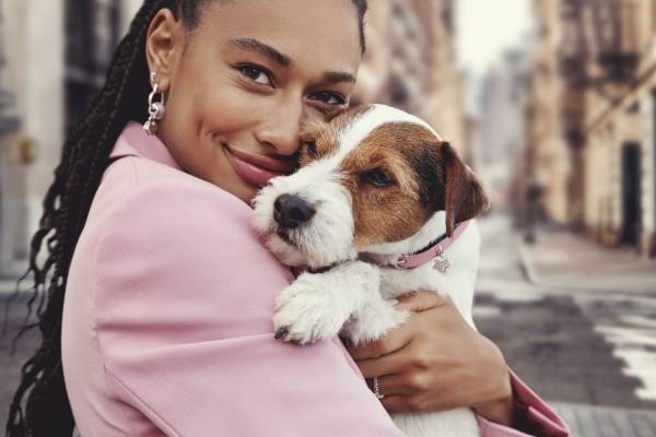 パンドラ初のペットアクセサリー誕生、“足跡やハート”タグをプラスできる犬・ねこ用首輪
