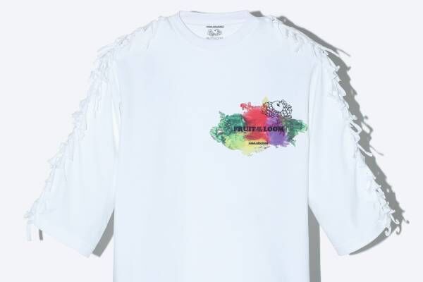 トーガ × フルーツオブザルーム初コラボ、“抽象的なフルーツロゴ”入りフリンジTシャツなど