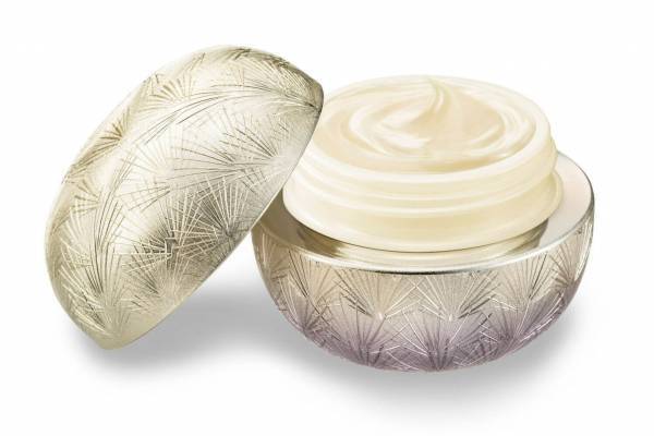 雪肌精 みやび22年秋スキンケア「クリーム ネクタル」月の光を受けた松模様パッケージの夜用クリーム