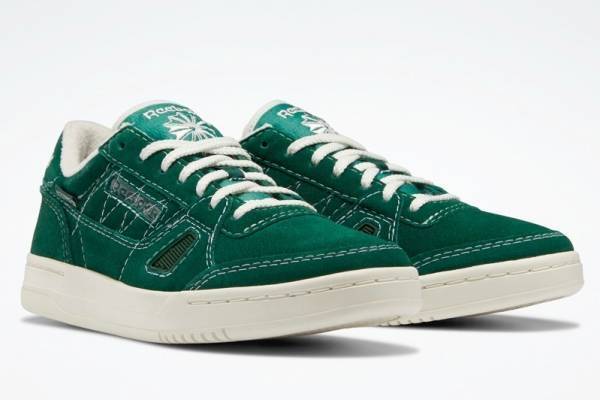 リーボックの新作スニーカー“ギザギザステッチ”のアッパー、雑誌『スニーズ マガジン』とコラボ