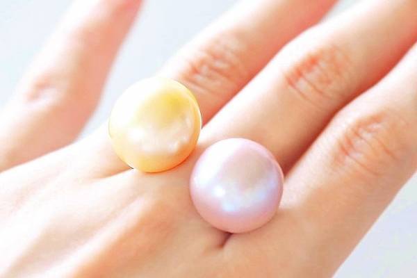 “貝殻モチーフ”の天然石ピアス＆白鳥リングなど、新宿のミカジュエリー限定ショップで