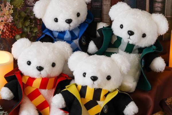 ハリー・ポッター マホウドコロのオリジナルベア「ハリー・ポッター ベア」各寮のローブ＆マフラー着用