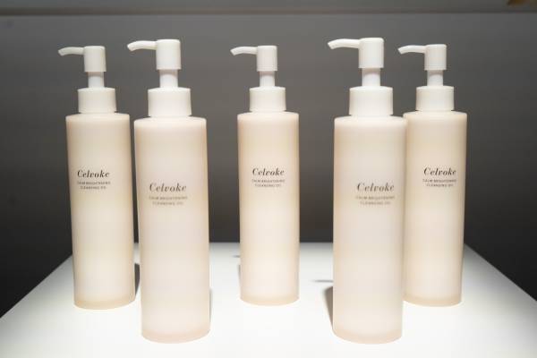 セルヴォーク22年秋スキンケア、“美容オイルで肌を洗う？！”新発想クレンジングオイル誕生