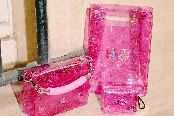 ナナナナ×パリ・サンジェルマン“ラメ入り”「A5」バッグなど、ペーパーサイズ×PSGロゴ