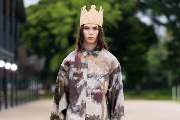 シンヤコヅカ 2023年春夏コレクション - 嘘やまやかし、絵空事の持つ力を声高らかに