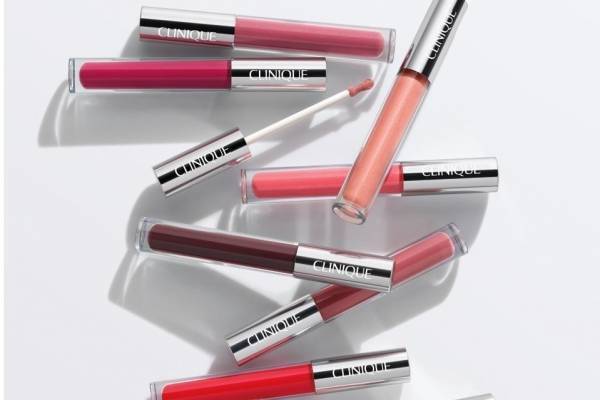 クリニーク22年秋コスメ、ツヤ＆潤いが続く新リップグロス「ポップ リップ プラッシュ」誕生