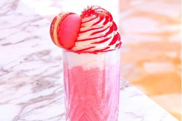 ピエール・エルメ・パリ“マカロン付き”ドリンク「フラッペ マカロン」青山ブティック限定で