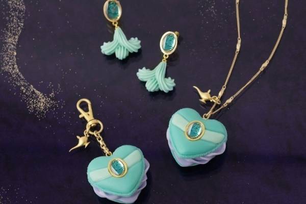 Q-pot.『アラジン』“ジーニー”のクッキー風のアクセサリー＆“ジャスミン”のマカロン風ネックレス