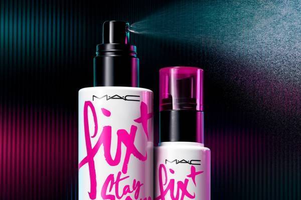 M·A·C22年秋コスメ、“ベースメイク高密着”新セッティングミストが「フィックス+」から