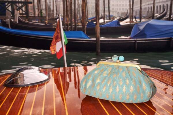 ウィークエンド マックスマーラ「パスティチーノ」バッグ新作、ヴェネツィアのガラス留め具付き