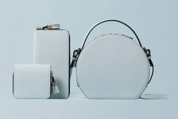 エポイの定番レザーシリーズに“こおり・くるみ”の新色、ショルダーバッグ&2つ折り財布など