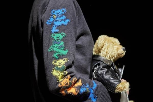 ビューティフルピープル“バンドT”風「ロックニット」グレートフル・デッドやエクストリームとコラボ