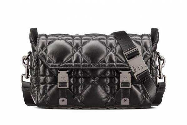 ディオール新作メッセンジャーバッグ「ディオールキャンプ」ふっくら“カナージュ”×“CD”バックル