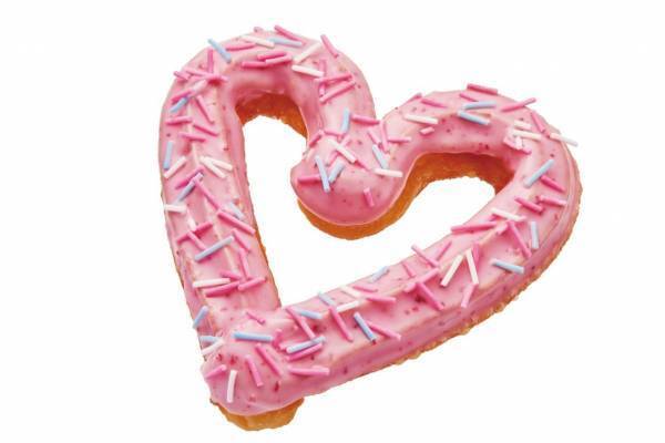 ミスタードーナツの「プリキュアドーナツ」ハート型チュロ生地に、ピンクの苺チョコをたっぷり