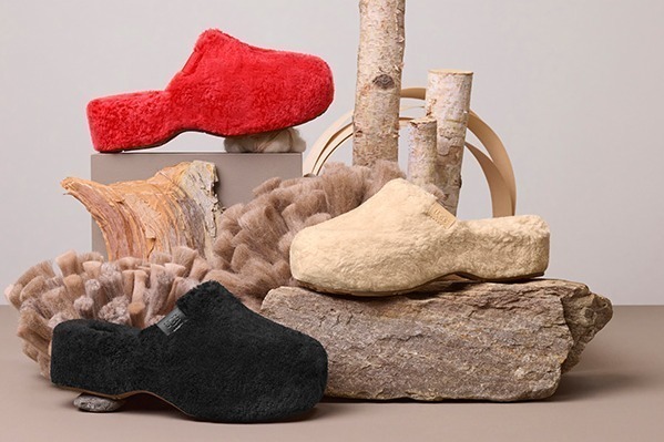アグ新作シューズ“ぬいぐるみ”のようなふわふわアッパー×厚底のサンダル、サステナブル素材で