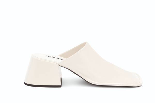 ジル サンダーのウィメンズ新作バッグ＆シューズ、“スクエア”型レザーバッグや台形ヒールのミュールなど