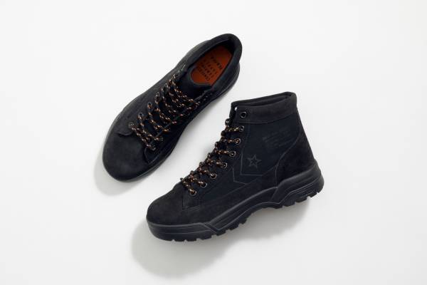 コンバース キャンピングサプライ×ネームの新作シューズ、ヴィヴィッドオレンジが差し色のブラックシューズ