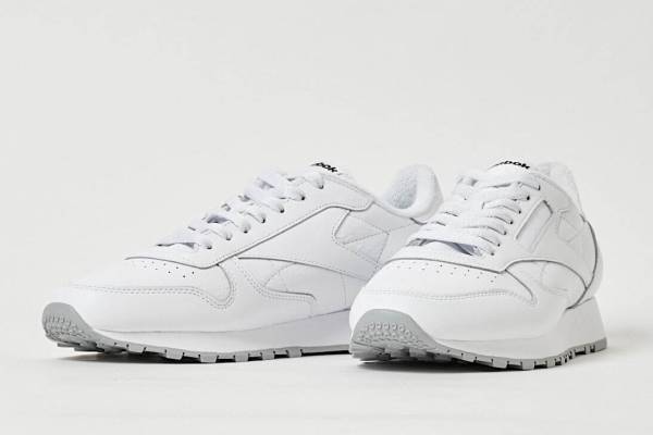 リーボック×ユナイテッドアローズのユニセックスニーカー”2種のホワイトレザー”アッパー