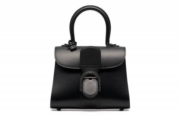 デルヴォー「ブリヨン」“煌めく”D型バックルの限定バッグ、リニューアルのギンザ シックス店で