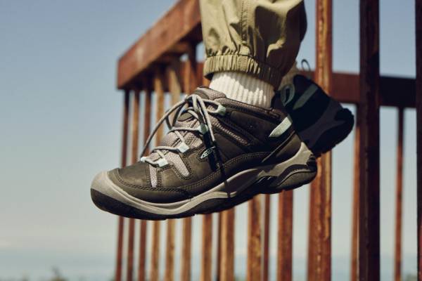 キーンの新作シューズ「サーカディア」オリジナル防水透湿素材＆クッションソール