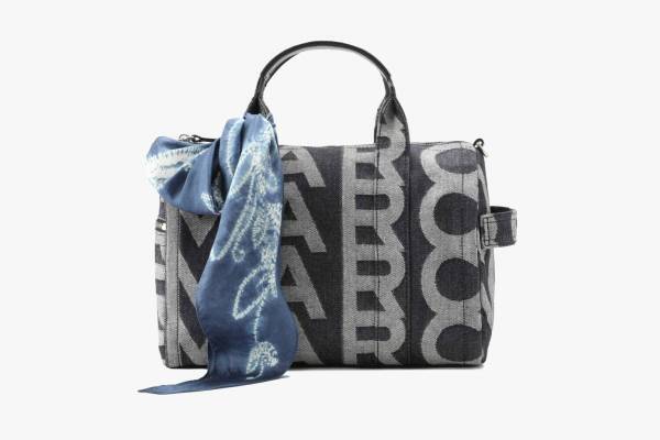 マーク ジェイコブスのバンダナコレクション、“蝶”モチーフのイラストを藍染で表現