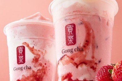 ゴンチャ「いちご杏仁 阿里山 ミルクティー／フローズンミルクティー」が夏の期間限定で復刻