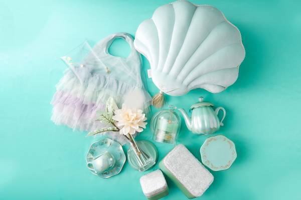 フランフラン「ディズニープリンセス」グッズ、シンデレラのティーカップやアリエルの貝殻クッション