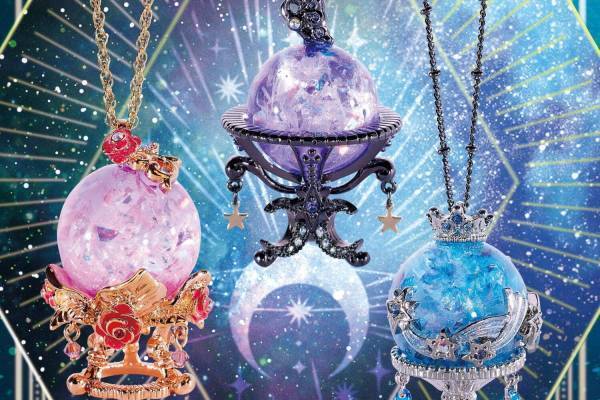 アナ スイ「占い」着想の水晶玉モチーフネックレス、愛を意味する“バラ”や成功の象徴“王冠”をオン