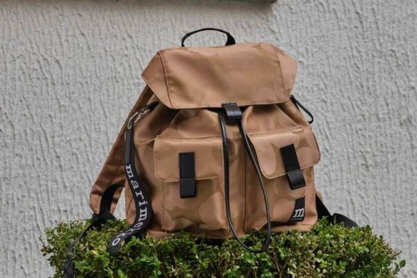 マリメッコ”ウニッコ柄”ベルトの新作バックパック＆ショルダー、ロゴ入りストラップ付き