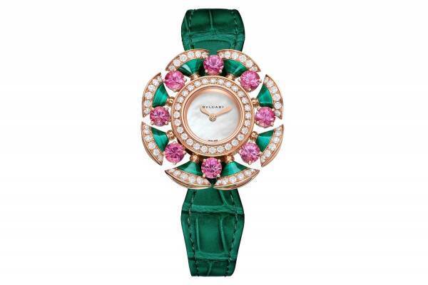 ブルガリ新作ジュエリーウォッチ、扇型モチーフ＆カラーストーンの“花びら”を飾った腕時計など