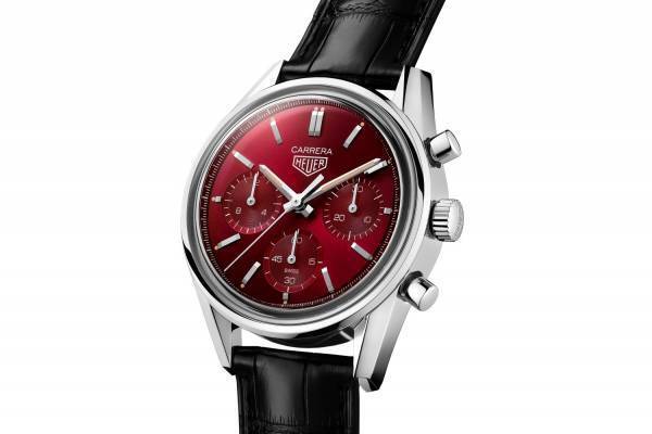 タグ・ホイヤー限定腕時計「カレラ」燃えるような“ディープレッド”ダイヤル