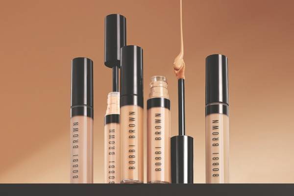 ボビイ ブラウン22年秋ベースメイク、“羽のように軽い”フルカバーの新作コンシーラー
