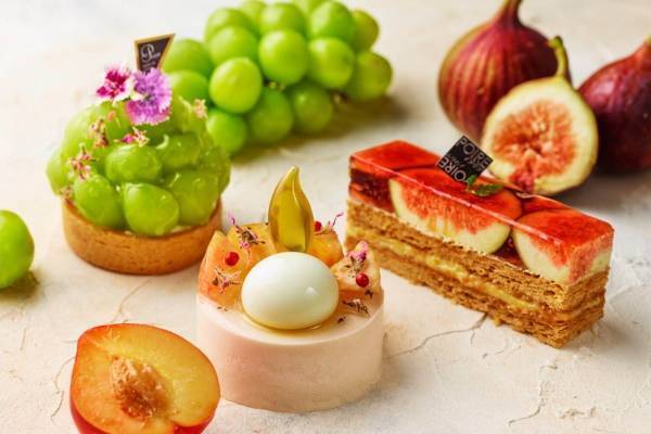 ポアール新作ケーキ”シャインマスカット”たっぷり贅沢タルト&クリーミーチーズをのせた桃ムース