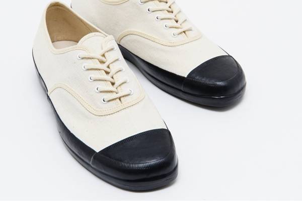 竹ヶ原敏之介の新シューズブランド「マルボー」新作ユニセックススニーカー、仏軍シューズに着想