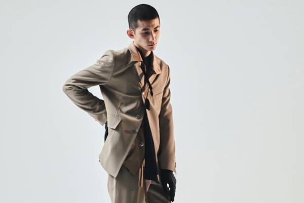 ベッドフォード、“チューリップのコサージュ”ゆらめくテーラードジャケット＆レザーライダース風ベスト