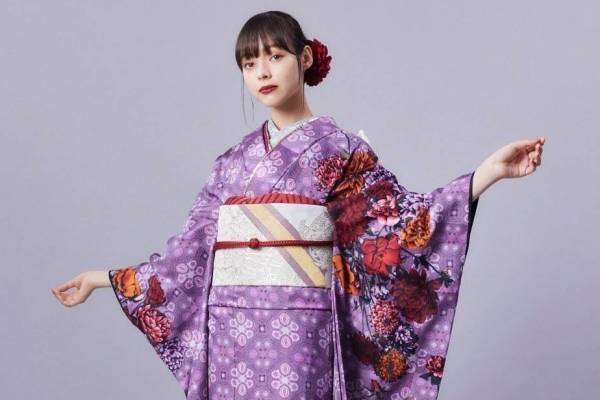 新振袖ブランド「ジョウタロウ サイトウ アイコニック」アーカイブ着想の薔薇モチーフやレリーフ柄