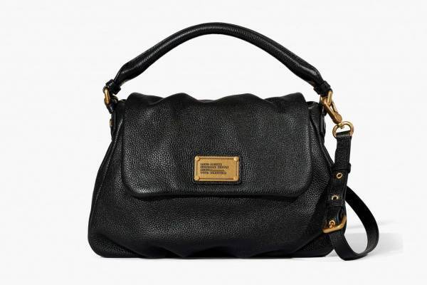 マーク ジェイコブス“名品バッグ”「クラシック Q」が復刻、丸みのあるフォルム&ロゴプレートで