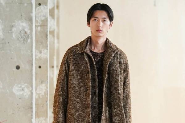 オーラリーからメンズ＆ウィメンズのツイードウェア、クラシカルな表情と軽い着心地を叶えたコートなど