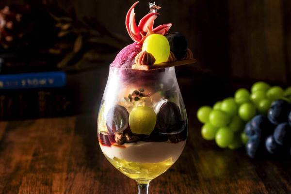 ヨコハマ グランド インターコンチネンタル ホテルから葡萄の秋限定パフェ、美しく層を重ねた大人の一品