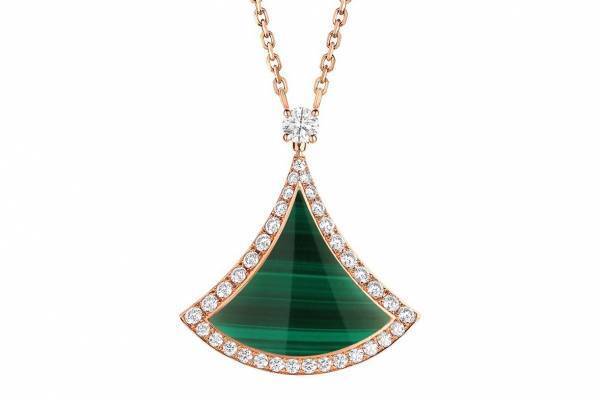 ブルガリ「ディーヴァ ドリーム」新作”パヴェダイヤモンド”が煌めく扇型ネックレス&リング