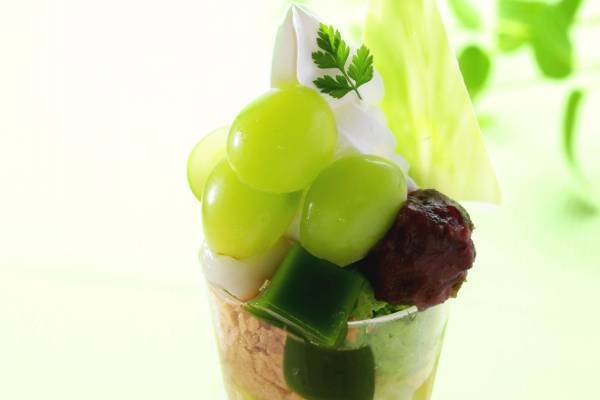 京都・伊藤久右衛門「シャインマスカット抹茶パフェ」“ほろ苦”抹茶ゼリー×みずみずしいマスカット